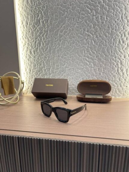 TomfOrd!_184_Full_Black